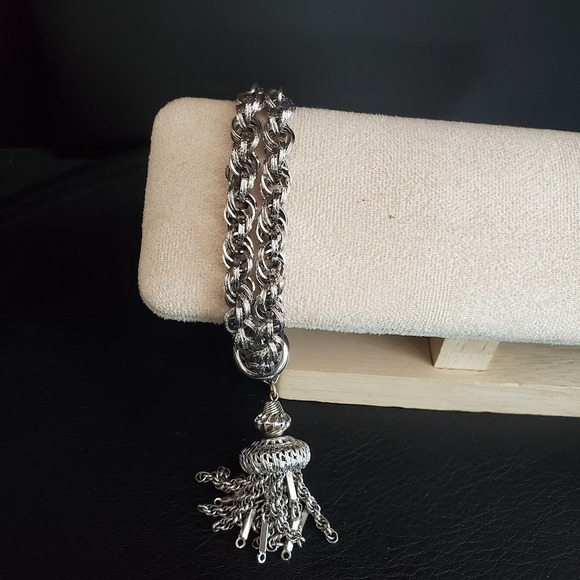 Chunky Vtg MONET SilverTone Double Twist Rope Damita Chain Bracelet Tassel Charm - Picture 7 of 8